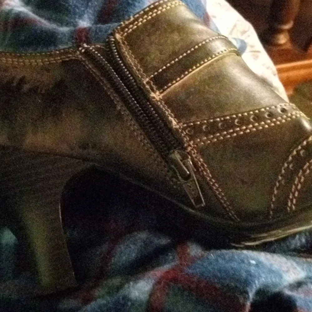 Boot - Picture 3 of 3